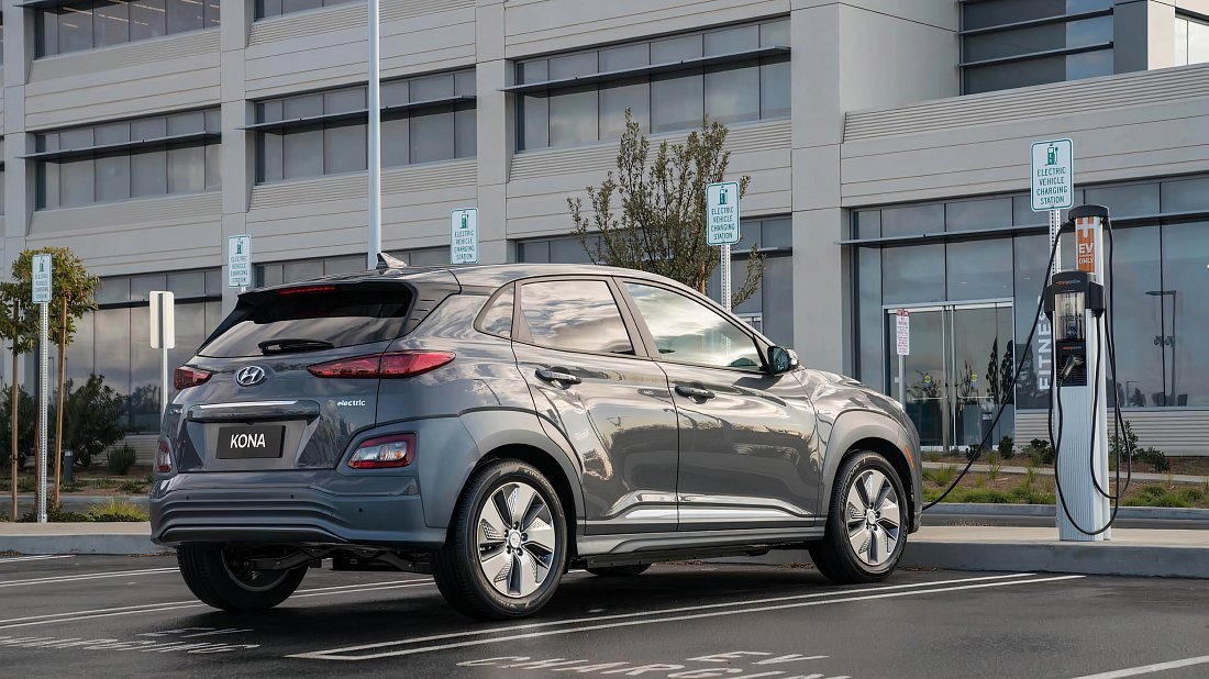 Hyundai Kona Electric Standard Range (2018-2019) задняя часть в три четверти, вид в три четверти, диагональ, экстерьер