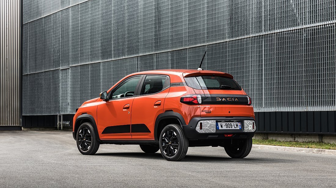 Dacia Spring Electric 45 (2024-…) задняя часть в три четверти, вид в три четверти, диагональ, экстерьер