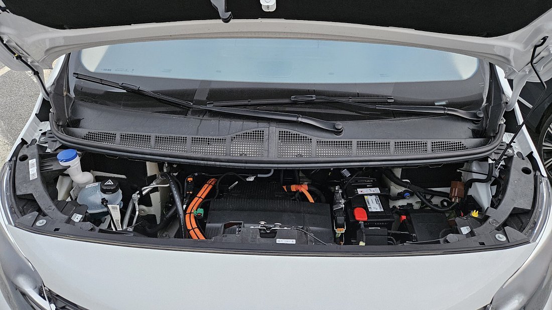 Opel Zafira Electric Life L2 75 kWh (2024-...) передний багажник (frunk), под капотом, место для хранения, груз, вместимость, дополнительное пространство