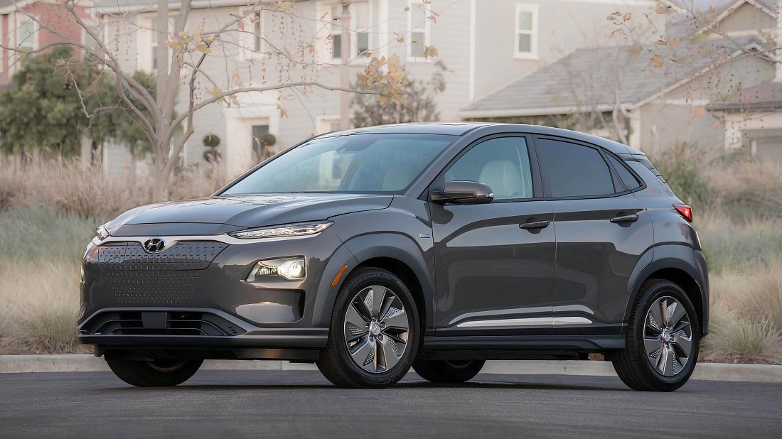 Hyundai Kona Electric Standard Range (2018-2019) вид спереди, передняя часть в три четверти, диагональ, экстерьер
