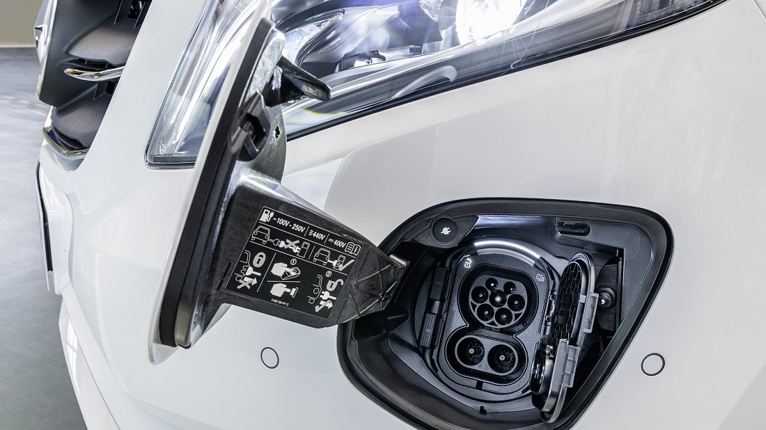 Mercedes eVito Tourer Long 90 kWh (2024-...) порт для зарядки (Европа), зарядка, разъем, штекер, коннектор